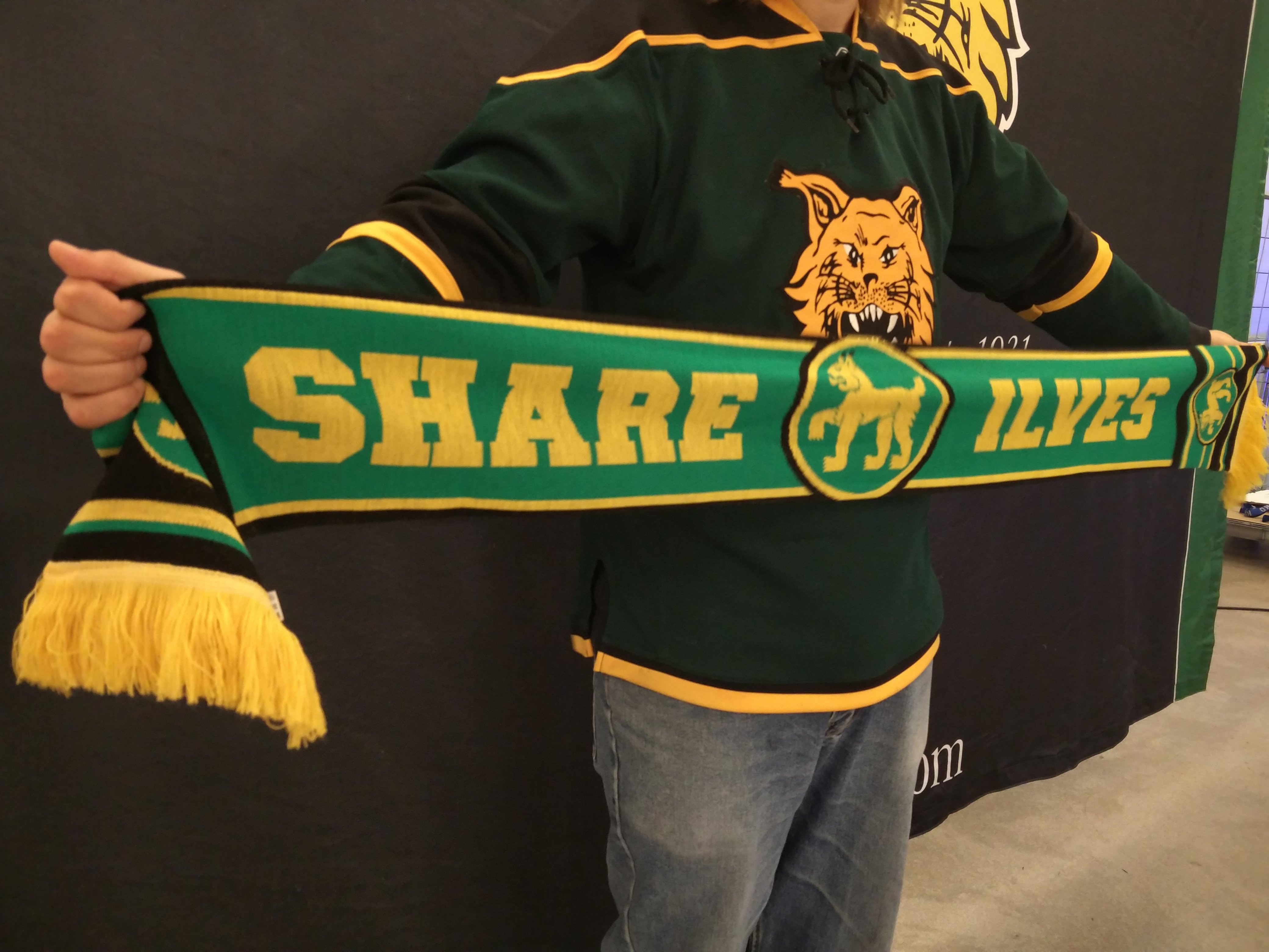 Share Ilves 5v-juhlahuivi